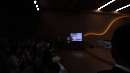 儿童拉小提琴音乐会