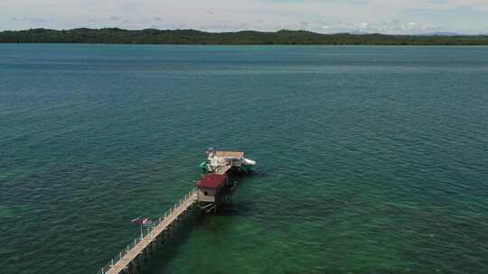 大海快艇海岛码头海滩马来西亚蓝色海上水屋