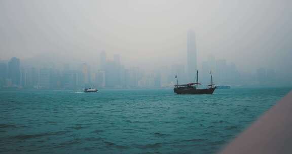 香港维多利亚港海上的船只