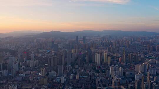 汇都国际楼顶航拍华灯初上时的昆明城市风光