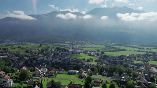 阿尔卑斯山山谷绿地上的列支敦士登鸟瞰图视频素材模板下载