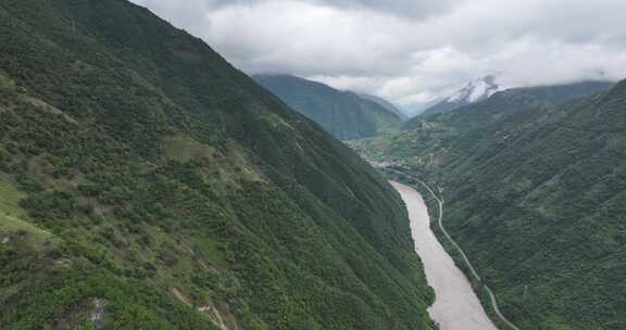 怒江峡谷高黎贡山航拍