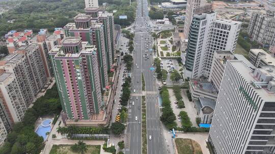 楼宇间的城市道路