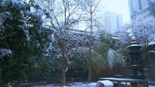 西安古建筑罔极寺大雪