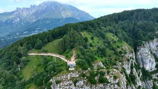科莫莱科山附近Belvedere Parco Valentino Piani Dei Resinelli的鸟瞰图