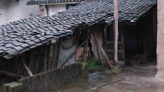 老屋瓦房贫困农村落后农村瓦房雨天农村