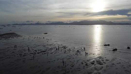 海岸环绕夕阳