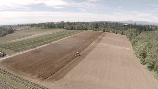 无人机拍摄农场
