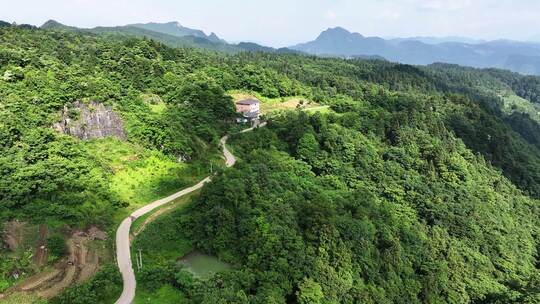 晴天航拍美丽中国喀斯特地貌森林、群山