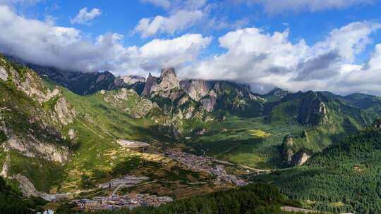 甘肃扎尕那山谷自然风光