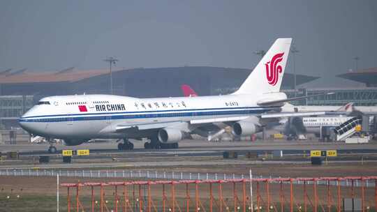 4K稳定：北京首都机场国航波音747大型客机视频素材模板下载