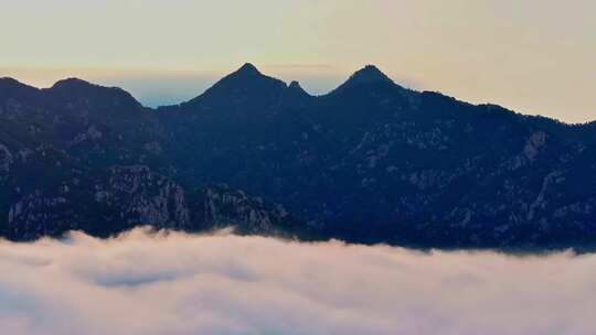 雨后泰山，云海翻腾宛若仙境