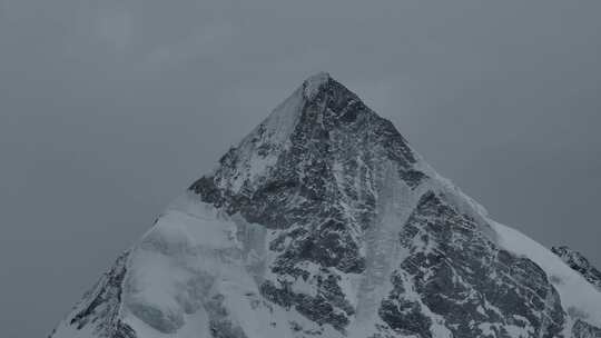 西藏那曲比如萨普神山圣山圣湖冰川航拍