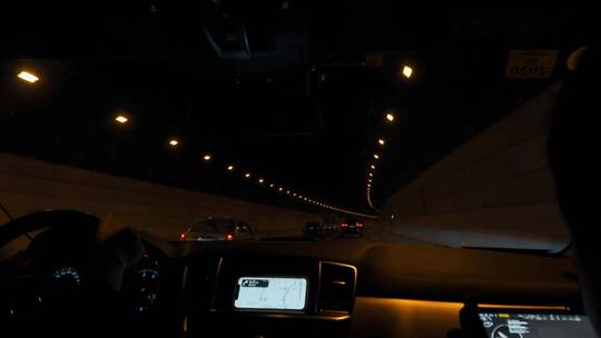车窗外视频高速公路行驶车辆外隧道光影钻洞
