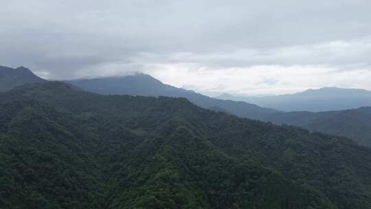 四川周边眺远山、山川巍峨