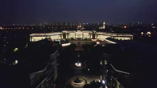 航拍泰晤士小镇市政广场夜景