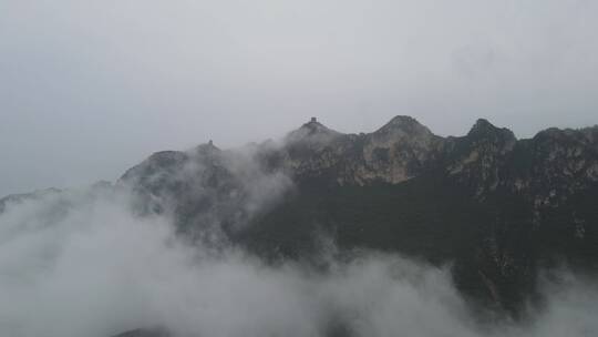 航拍雨后的北京密云司马台长城云海