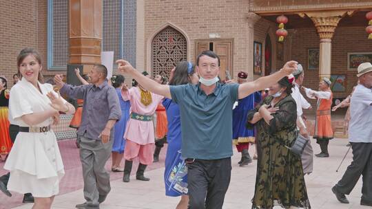 新疆喀什莎车县维吾尔族民族歌舞表演