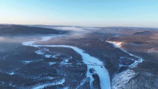 大兴安岭林海雪原黎明冰河冻雾