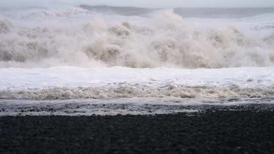 海岸，海浪，海泡沫，黑沙