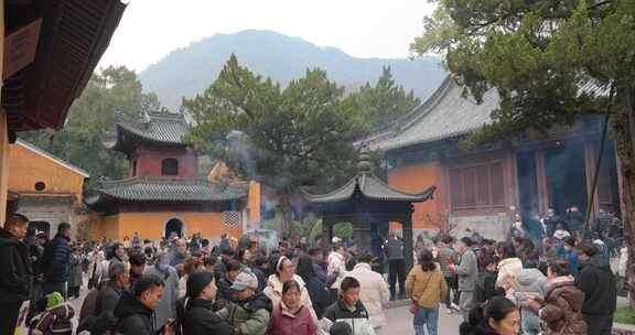 浙江台州国清寺天台山寺庙隋代古刹游客人流