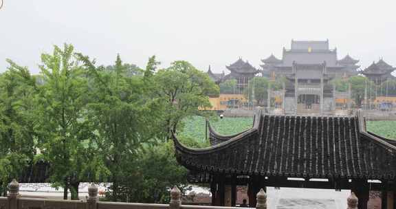 苏州重元寺雨天建筑风光