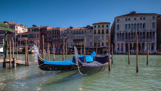 威尼斯的房屋和船只