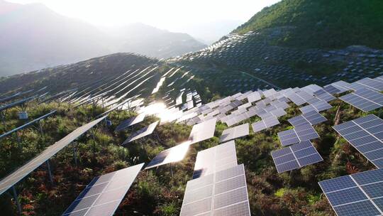 航拍早晨山上光伏太阳能电池板视频素材模板下载