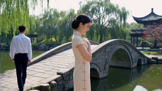 古风建筑下的情愫暗生
