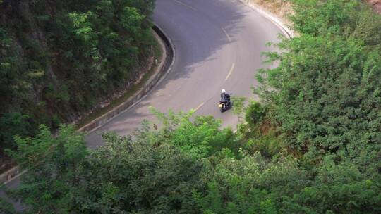 骑士精神摩托车女骑士公路骑摩托车