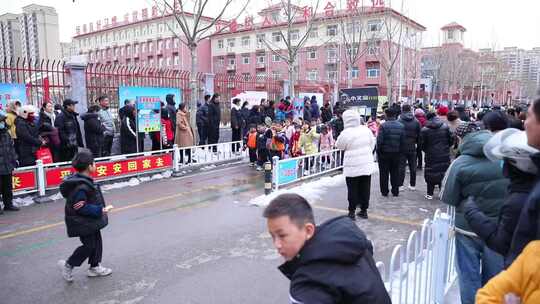 放学 小学放学 学生放学 小学生视频素材模板下载