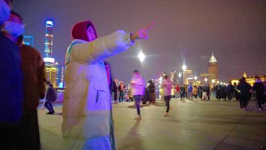 上海外滩游客人流延时摄影夜景视频素材