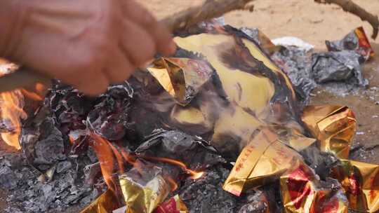 清明祭奠烧纸