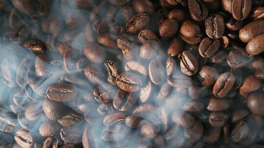 烟雾弥漫下的咖啡豆