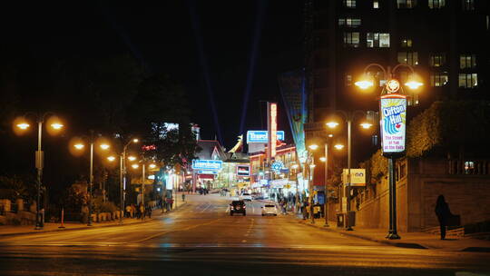 城市夜晚的道路