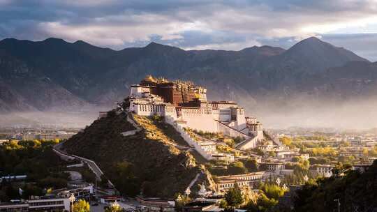 西藏拉萨布达拉宫日出