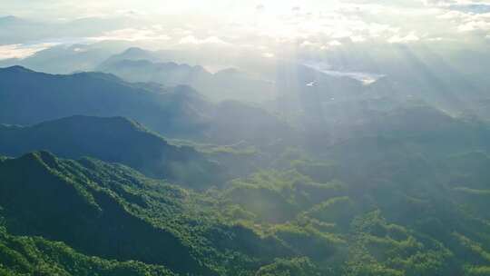 海南五指山热带雨林国家森林公园山脉日出