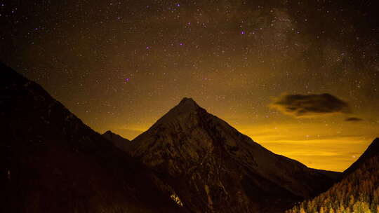 萨斯费阿尔卑斯山瑞士山脉雪峰滑雪夜星