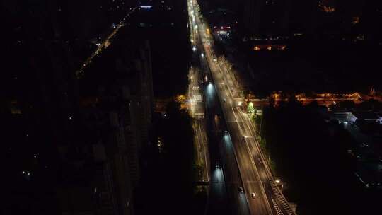 夜晚城市街道车流俯瞰