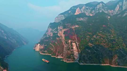 长江三峡巫峡红叶