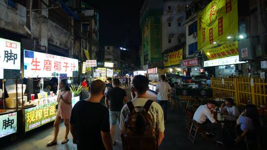 广西南宁中山路美食街夜市烧烤摊夜生活街景视频素材模板下载