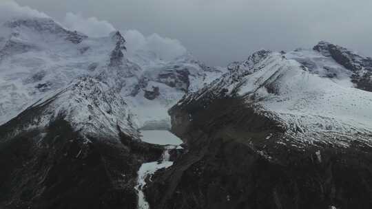 西藏那曲比如萨普神山圣山圣湖冰川航拍