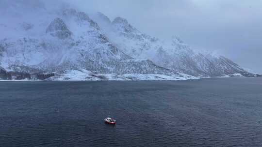 挪威罗弗敦群岛北极圈雷纳冬季雪景高空航拍