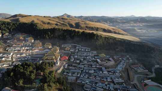 甘肃郎木寺清晨航拍