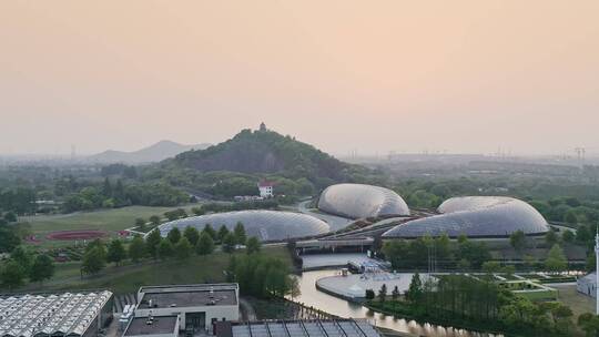 日落大自然风景航拍上海辰山植物园建筑风光