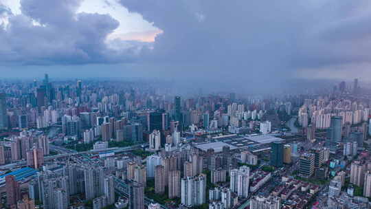 航拍暴风雨前的上海黑云压城乌云密布延时