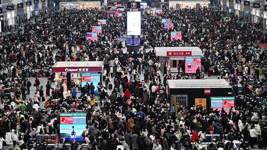 上海虹桥火车站高铁站疫情放开春运人群视频素材模板下载