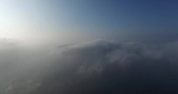 航拍云雾之下的刘公岛