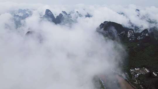 桂林山水烟雨漓江兴坪古镇航拍风光4K