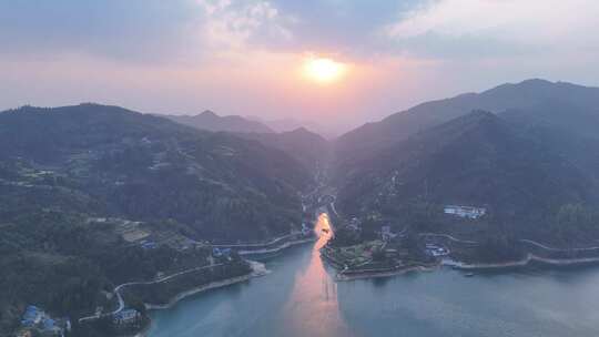 湖泊夕阳山景航拍